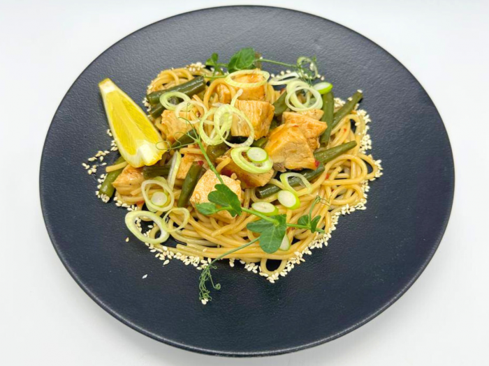 Спагетти с курицей в сладком чили