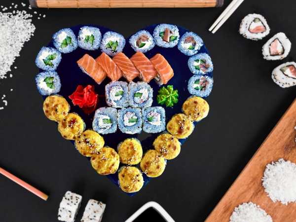 Заказать запечённые роллы в Тюмени